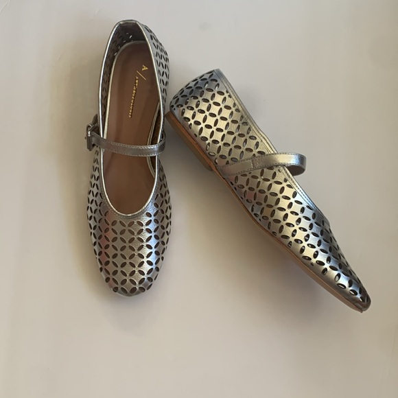 NWB Anthropology Cristal Prada floral cut out in silver. Size 41. - Picture 2 of 6